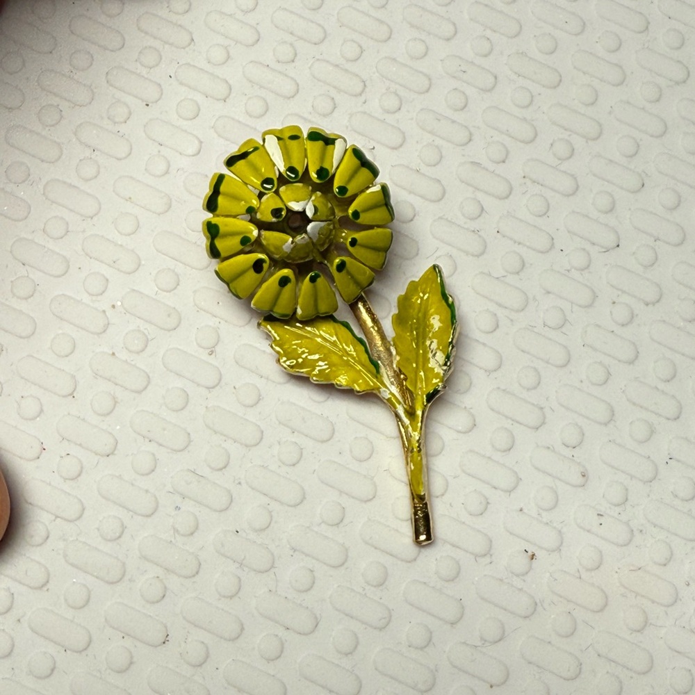 73.)Vintage Yellow Flower Brooch